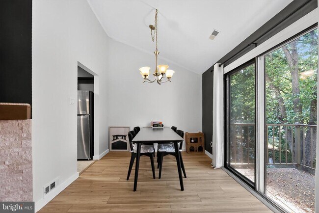 Building Photo - 203 CYPRESS Cir