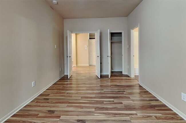Building Photo - 1411 Cameron Park Ln