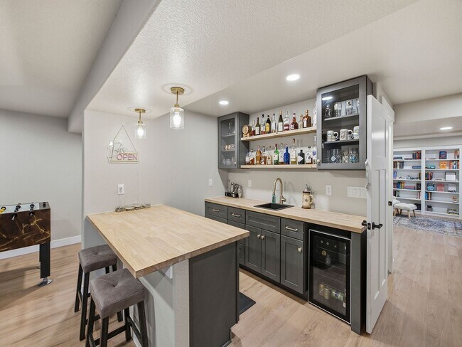 Building Photo - 5029 Long Dr