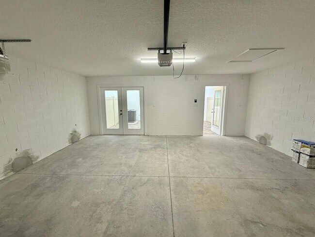 Building Photo - 15445 Bay Brg St