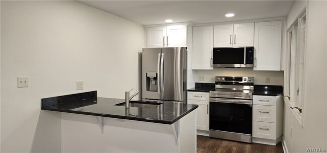Building Photo - 2655 Sheridan Dr
