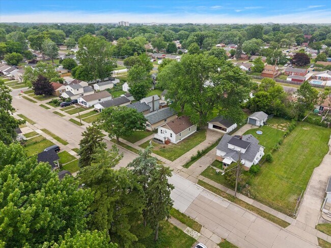 Building Photo - 11259 Chapp Ave