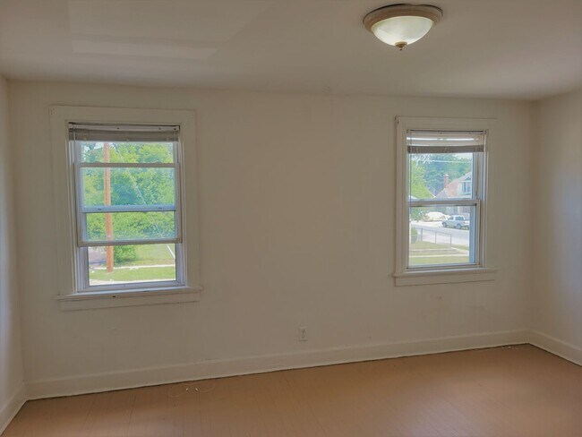 Building Photo - 1315 Byron St