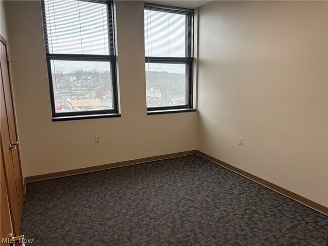 Building Photo - 59 Lincoln Way E