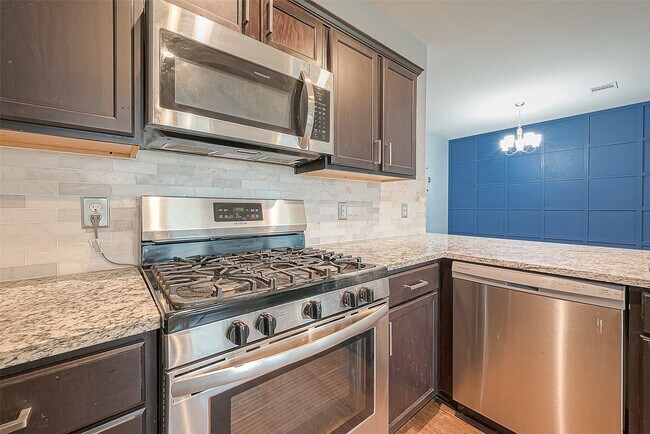 Building Photo - 14015 Lake Cres Dr