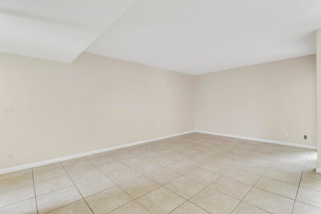 Building Photo - 202 Lakewood Dr
