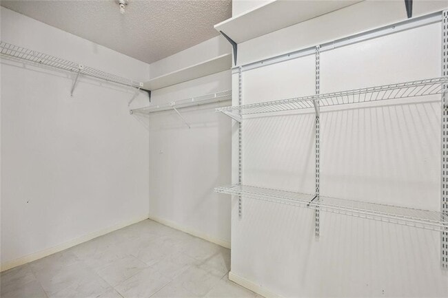 Building Photo - 12800 Briar Forest Dr