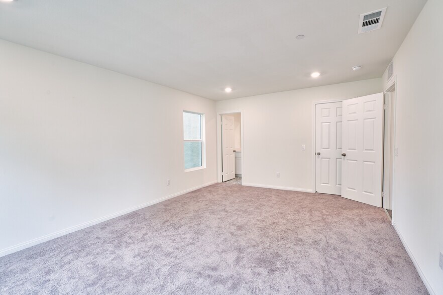 Building Photo - 729 Daniel Freeman Cir
