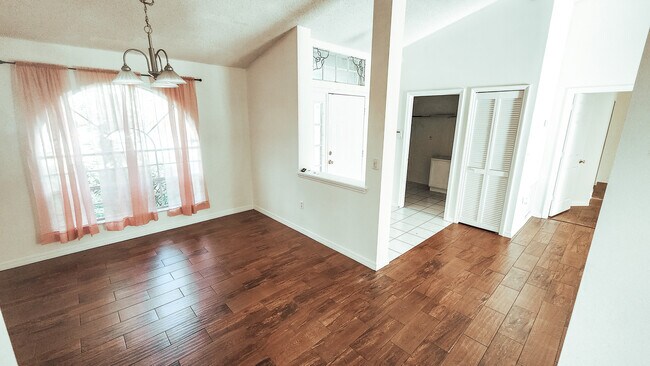 Building Photo - 1521 Barber St