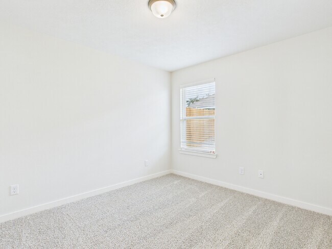 Building Photo - 1906 Viva Rd