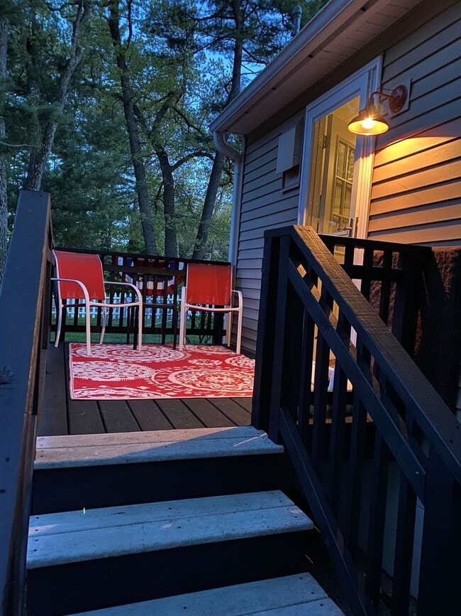 Building Photo - Your Cozy Off-Season Retreat