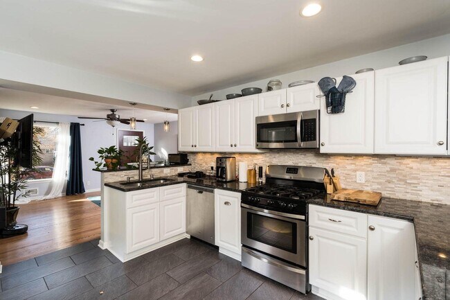 Building Photo - 6434 N Willow Glen Ln