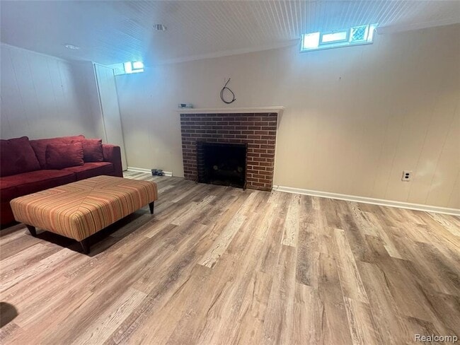 Building Photo - 6 Danvers Ln