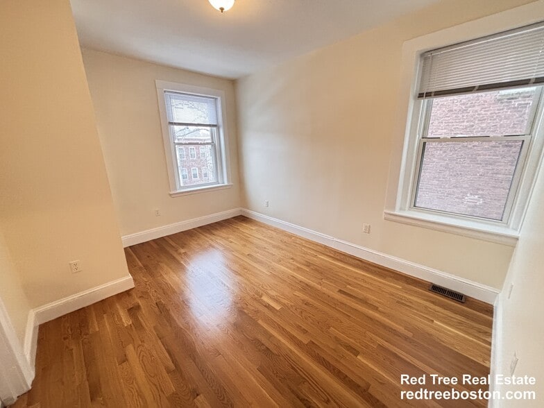 Building Photo - 191 Winthrop Rd