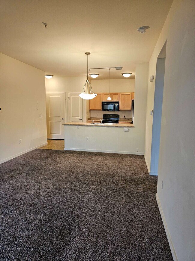 Building Photo - Convenient and Spacious 2BR/2BA in Park Hill of Denver