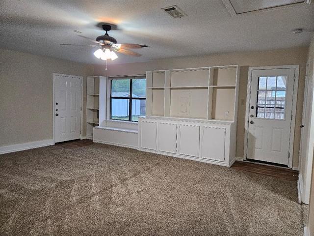 Building Photo - 604 Willow Way