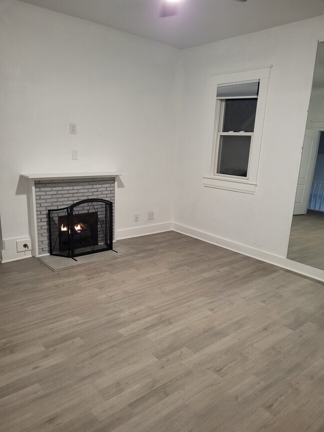 Building Photo - 1616 Ellwood Ave