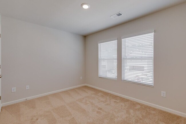 Building Photo - Beautiful Rental Home in Fountain Inn Feat...