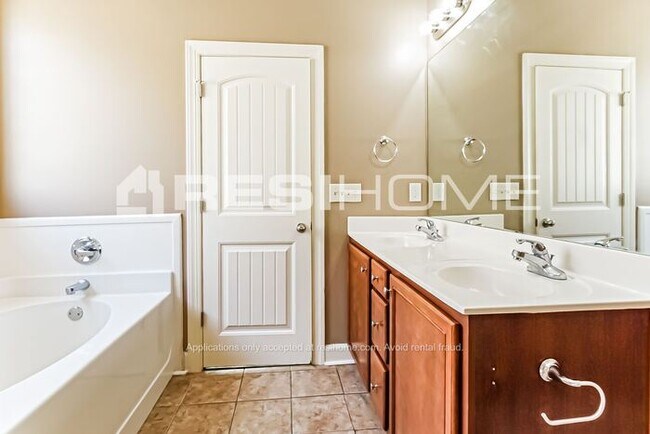 Building Photo - HOME FOR RENT!!