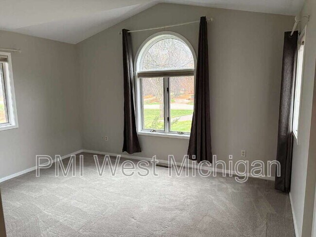 Building Photo - 513 24th Ave