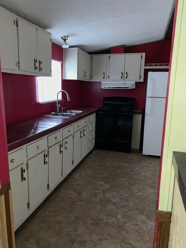 Building Photo - 93 Whispering Pines Cir