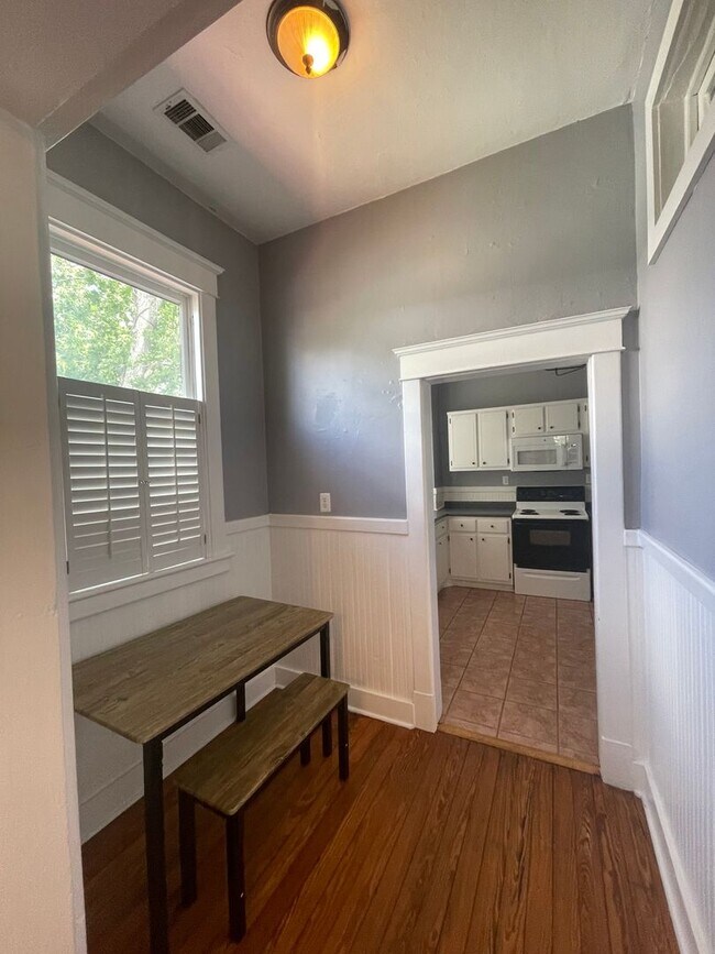 Building Photo - 3 Bedroom 2 Bathroom Baldwin Park upstairs unit 1 off street parking