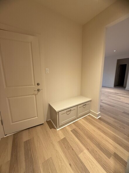 Building Photo - 106 Kirkland St