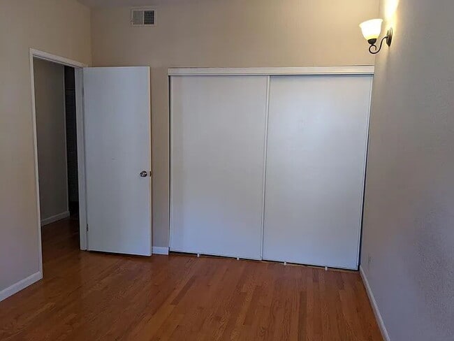 Building Photo - "Charming 2-Bedroom Retreat in Prime Santa Clara Location!"