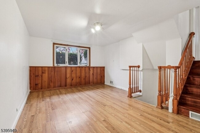 Building Photo - 145 Vivian Ave