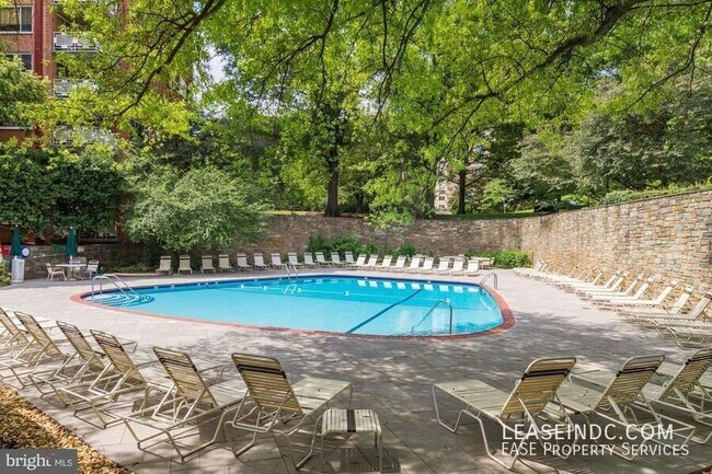 Building Photo - 4000 Tunlaw Rd NW