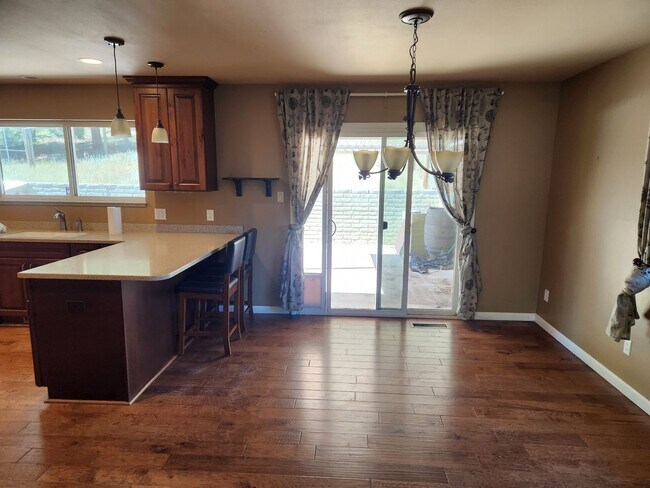 Building Photo - Awesome home in Paradise hills_Backing Buf...