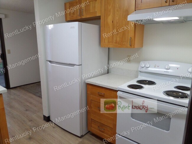 Building Photo - Lee-Federal Way Duplex