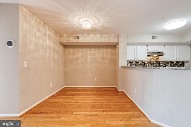 Building Photo - 20 Sandstone Ct