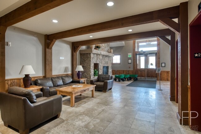 Building Photo - Highlands Green Lodge!  Updated One Bedroo...