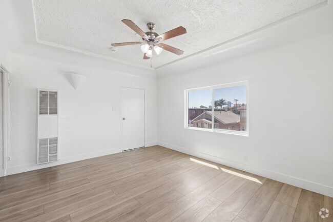 Interior Photo - 2700 S Redondo Blvd