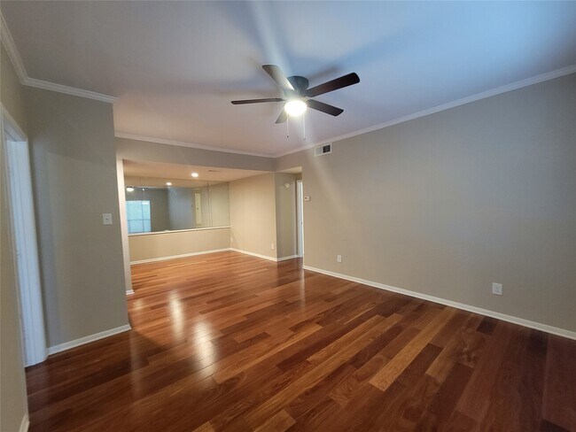 Building Photo - 5711 Sugar Hill Dr