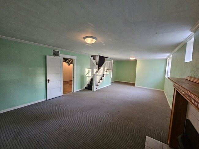 Building Photo - Beautiful Home on South Hill