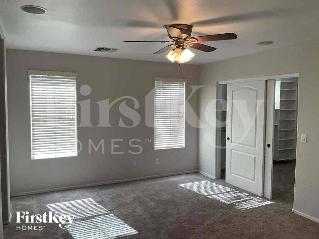 Building Photo - 4151 E Oakland St