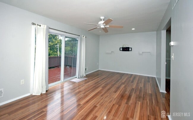 Building Photo - 4 White Oaks Dr