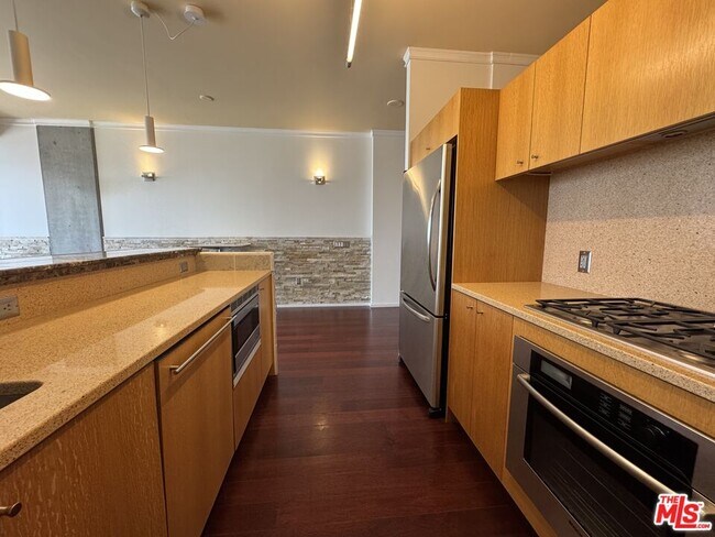 Building Photo - 1155 S Grand Ave