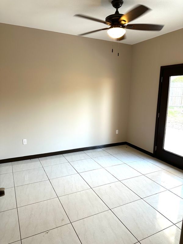 Building Photo - 537 Wild Rose Ln
