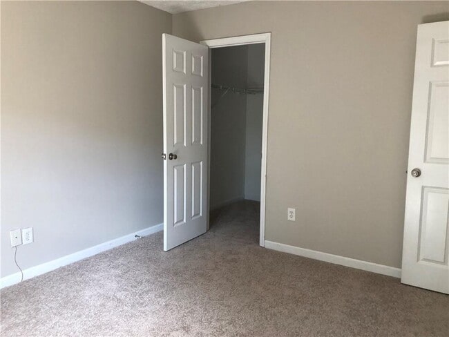 Building Photo - 16 Villa Ct SE