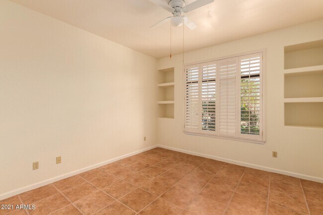 Building Photo - 4734 N Brookview Terrace