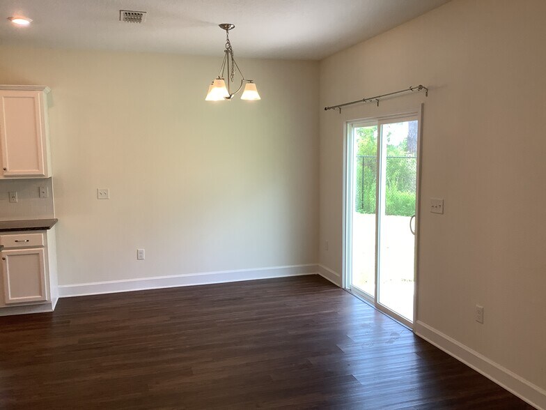 Building Photo - 8668 Highfield Ave