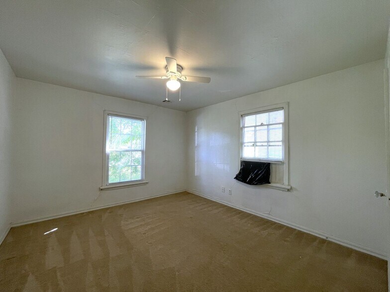 Building Photo - 1705 NW 40th St