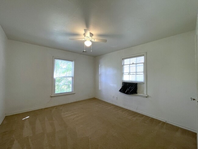 Building Photo - 1705 NW 40th St