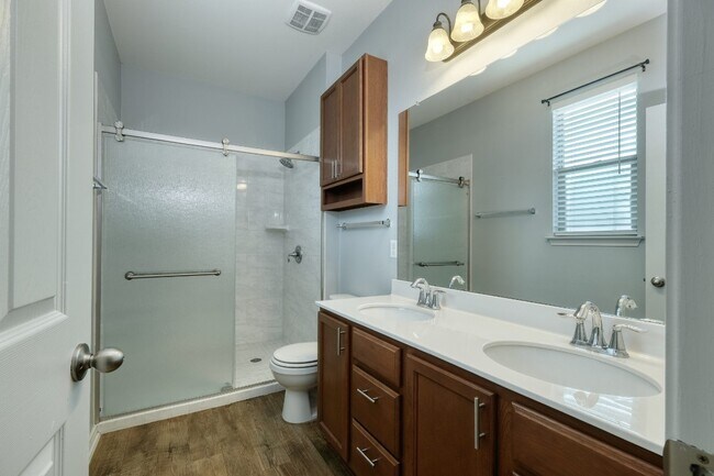 Building Photo - 451 New Bridge Dr