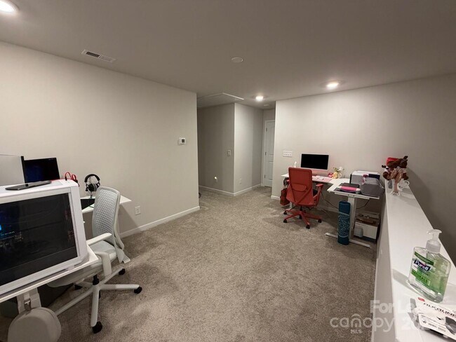 Building Photo - 403 Wescott St