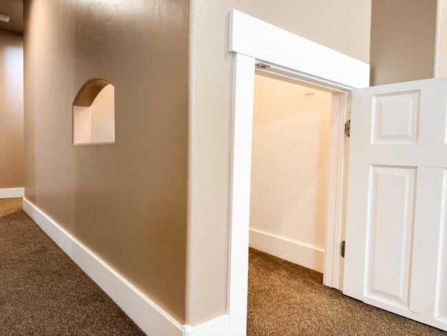 Building Photo - 1022 S 1050 E