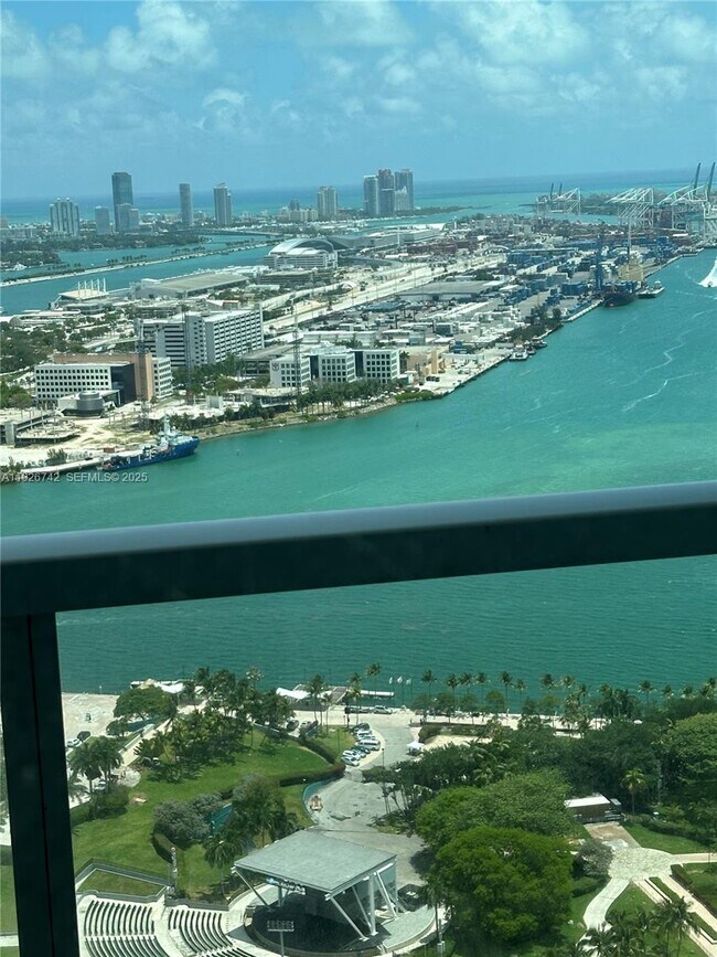 Building Photo - 253 NE 2nd St